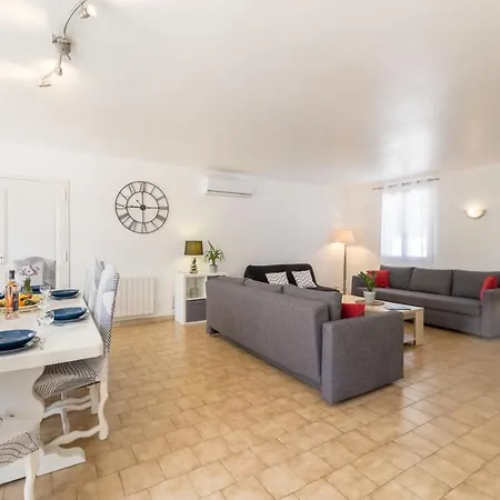 Villa La Grande Auguière, Familiale Et Spacieuse Au Cœur Du Vignoble Et à 300m De La *