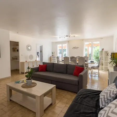 La Grande Auguiere, Familiale Et Spacieuse Au Coeur Du Vignoble Et A 300m De La Villa