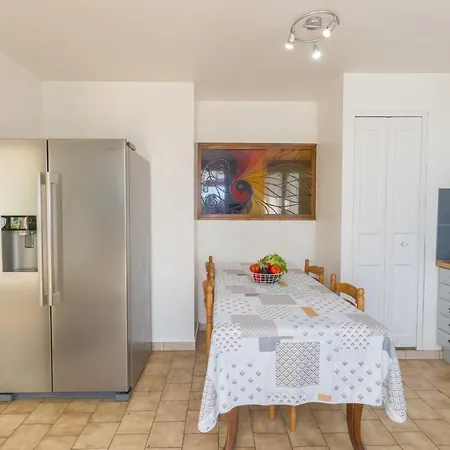 La Grande Auguière, Familiale Et Spacieuse Au Cœur Du Vignoble Et à 300m De La