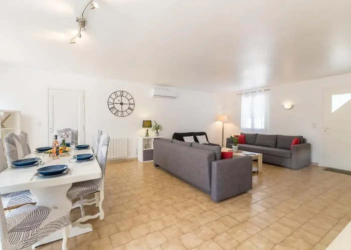 Villa La Grande Auguière, Familiale Et Spacieuse Au Cœur Du Vignoble Et à 300m De La *