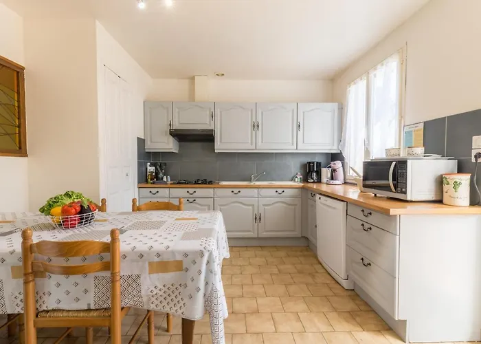 La Grande Auguière, Familiale Et Spacieuse Au Cœur Du Vignoble Et à 300m De La *