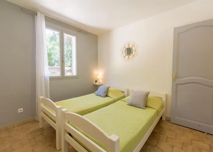 Villa La Grande Auguière, Familiale Et Spacieuse Au Cœur Du Vignoble Et à 300m De La *