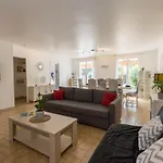 La Grande Auguiere, Familiale Et Spacieuse Au Coeur Du Vignoble Et A 300m De La Villa