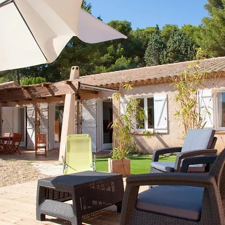 La Grande Auguiere, Familiale Et Spacieuse Au Coeur Du Vignoble Et A 300m De La Hyères