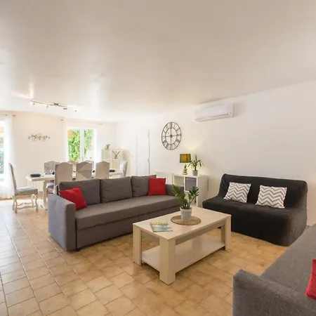 La Grande Auguiere, Familiale Et Spacieuse Au Coeur Du Vignoble Et A 300m De La