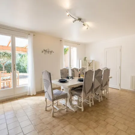 La Grande Auguiere, Familiale Et Spacieuse Au Coeur Du Vignoble Et A 300m De La Hyères