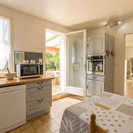 Villa La Grande Auguiere, Familiale Et Spacieuse Au Coeur Du Vignoble Et A 300m De La Hyères