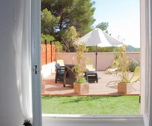 La Grande Auguiere, Familiale Et Spacieuse Au Coeur Du Vignoble Et A 300m De La * Hyères