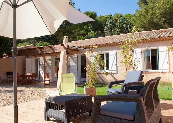 La Grande Auguiere, Familiale Et Spacieuse Au Coeur Du Vignoble Et A 300m De La Hyères