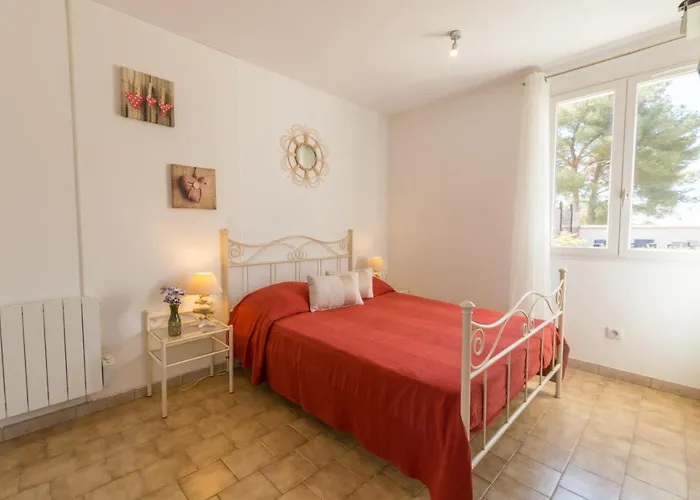 La Grande Auguiere, Familiale Et Spacieuse Au Coeur Du Vignoble Et A 300m De La *