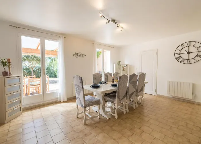 La Grande Auguiere, Familiale Et Spacieuse Au Coeur Du Vignoble Et A 300m De La Hyères