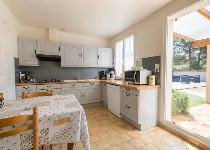 Villa La Grande Auguiere, Familiale Et Spacieuse Au Coeur Du Vignoble Et A 300m De La