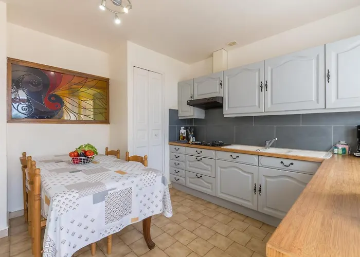 Villa La Grande Auguiere, Familiale Et Spacieuse Au Coeur Du Vignoble Et A 300m De La *