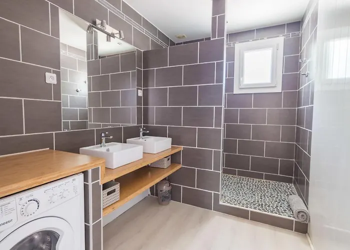 La Grande Auguiere, Familiale Et Spacieuse Au Coeur Du Vignoble Et A 300m De La * Hyères